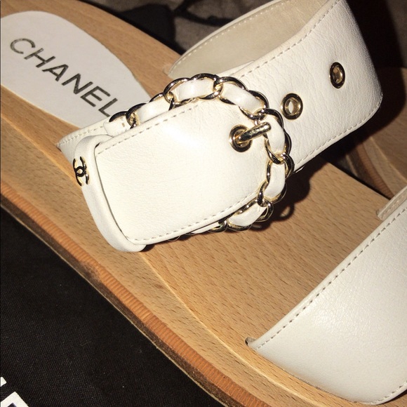 🌺Sold✨Chanel  Gold Woven Sandal Mules - Picture 7 of 8